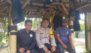Bhabinkamtibmas Desa Sukajadi Polsek Tamansari Sambangi Tokoh Masyarakat, Ajak Warga Tingkatkan Kewaspadaan Kamtibmas.