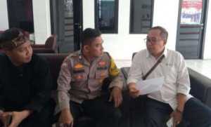 Bhabinkamtibmas Polsek Cisarua Lakukan Sambang Warga Desa Cibeureum Wujudkan Kamtibmas Aman dan Kondusif.