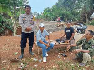 Bhabinkamtibmas Polsek Tanjungsari Sambang Warga dan Sampaikan Himbauan Kamtibmas untuk Ciptakan Situasi Aman dan Kondusif