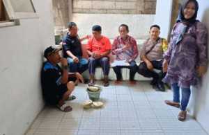 Bhabinkamtibmas Polsek Leuwiliang Sambang Warga dalam Rangka Harkamtibmas di Wilayah Binaan.