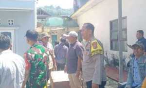 Bhabinkamtibmas Polsek Ciampea Bersinergi dengan Babinsa Perkuat Kedekatan dan Kamtibmas di Desa Binaan.