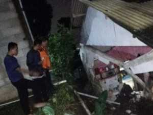 Terjadi Longsor Dan Angin Kencang Melanda Bogor Kemarin, Hingga Belasan Rumah Rusak.