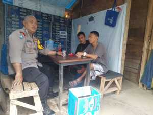 Bhabinkamtibmas Polsek Babakan Madang Polres Bogor Sambang dan Silaturahmi ke Desa Karang Tengah, Sampaikan Pesan Kamtibmas.