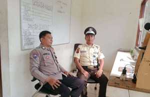 Bhabinkamtibmas Polsek Cisarua Gelar Sambang Dialogis demi Ciptakan Kamtibmas Kondusif di Desa Citeko.