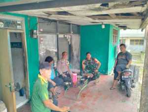 TNI-POLRI Bhabinkamtibmas dan Babinsa Cijeruk Sambangi Warga Desa Warung Menteng.