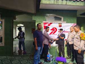 Sambut HUT Bhayangkara ke-79, Polsek Cibinong Gelar Bhakti Religi Perbaikan Mushalla.