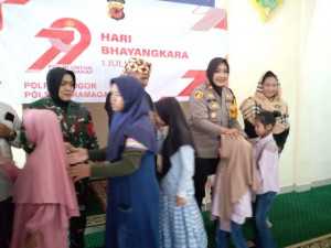 Kapolsek Dramaga Laksanakan Kegiatan Tasyakuran Dan Santunan Anak Yatim Dalam Rangka HUT BHAYANGKARA KE 79 , Undang Forkompicam Kecamatan Dramaga Tingkatkan Sinergitas.