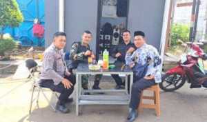 Bhabinkamtibmas Polsek Ciampea Bersama Babinsa 2114 Koramil Ciampea Laksanakan Silaturahmi Dengan Warga, Sampaikan Pesan Kamtibmas.