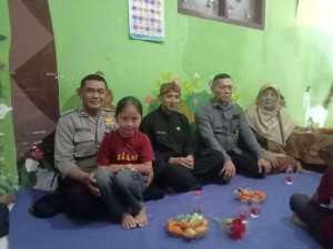 Bhabinkamtibmas Polsek Ciawi Anjangsana dan Berikan Himbauan Kamtibmas kepada Tokoh dan Warga Desa Bitungsari.