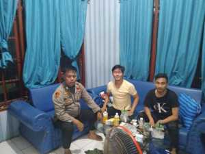 Bhabinkamtibmas Polsek Parung Sambangi Warga, Ajak Orang Tua Waspadai Tawuran dan Gengster.