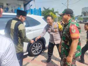 Sinergitas TNI-POLRI Bhabinkamtibmas dan Babinsa Sambangi Warga Parungpanjang, Berikan Imbauan Kamtibmas.