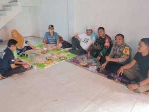 Bhabinkamtibmas dan Babinsa Sambangi Warga Desa Lumpang, Sampaikan Himbauan Kamtibmas.