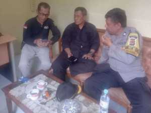 Bhabinkamtibmas Polsek Megamendung Sambangi Warga Desa Gadog, Sampaikan Pesan Kamtibmas dan Imbauan Lingkungan.