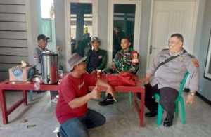Dekatkan Diri dengan Warga, Bhabinkamtibmas Polsek Leuwiliang Laksanakan Sambang dan Patroli Harkamtibmas.