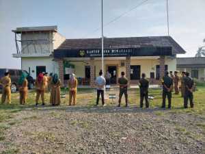 Bhabinkamtibmas Polsek Rumpin Sambangi Warga Desa Mekarsari, Berikan Himbauan Kamtibmas.