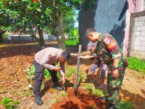 Sinergi TNIPOLRI Bhabinkamtibmas Polsek Parung Jalin Kedekatan dengan Warga Desa Binaan.