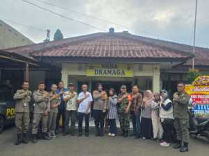 Geruduk Camat Dramaga Beserta Perangkat Kecamatan Dramaga Ke Polsek Dramaga Beri Ucapan Dalam Rangka HUT Bhayangkara KE-79 Tahun 2025.