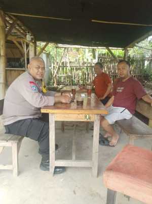 Bhabinkamtibmas Polsek Babakan Madang Sambangi Warga Desa Karang Tengah, Sampaikan Pesan Kamtibmas.