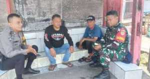 Sinergitas TNI-POLRI Bhabinkamtibmas dan Babinsa Sambangi Warga Desa Pasir Jaya, Sampaikan Pesan Kamtibmas dan Edukasi TPPO.