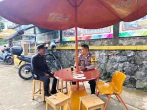 Ciptakan Lingkungan Aman, Bhabinkamtibmas Desa Gunung Malang Sambangi Tokoh Masyarakat.