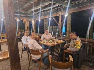 Bhabinkamtibmas Polsek Cisarua Polres Bogor Kontrol Poskamling dan Sampaikan Pesan Kamtibmas.