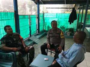 TNI-POLRI Bhabinkamtibmas dan Babinsa Sambangi Warga Desa Tugu Selatan Berikan Edukasi Kamtibmas.