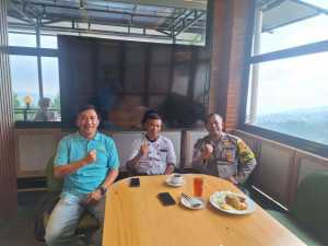 Bhabinkamtibmas Desa Tugu Utara Sambangi Chef Resort, Sampaikan Himbauan Kamtibmas.