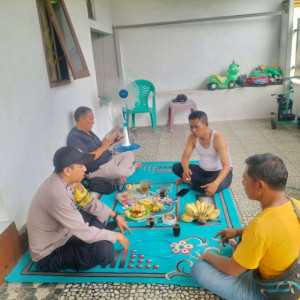 Bhabinkamtibmas Wilayah Hukum Polsek Dramaga, Sambang Warga Desa Ciherang Beri Himbauan Ajak Jaga Kondusifitas Cegah Gangguan Kamtibmas.
