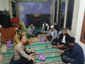 Bhabinkamtibmas Desa Cibuntu Aktif Sambang Warga, Sampaikan Pesan Kamtibmas Cegah Kriminalitas.