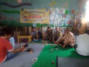 Bhabinkamtibmas Kelurahan Cisarua Sambangi Warga Kampung Burujul, Ajak Wujudkan Lingkungan Aman dan Kondusif.