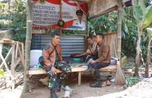 Sinergitas TNI-POLRI Bhabinkamtibmas dan Babinsa Sambangi Warga Pasir Jaya Cijeruk.