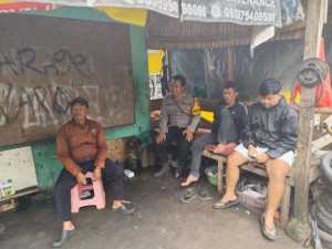 Bhabinkamtibmas Polsek Ciawi Sambangi Warga Desa Bojongmurni, Sampaikan Pesan Kamtibmas dan Cegah TPPO.