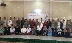 Dekat dengan Warga, Bhabinkamtibmas Polsek Parung Sambangi Kantor Desa Jabon Mekar dan Sampaikan Pesan Kamtibmas.
