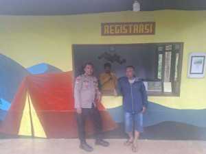 Bhabinkamtibmas Polsek Cisarua Sambangi Karyawan Cihulu Cam dan Sampaikan Pesan Kamtibmas.
