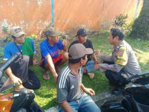 Bhabinkamtibmas Wilayah Hukum Polsek Dramaga Giat Sambang Instansi Desa Babakan Beri Himbauan Ajak Jaga Kondusifitas Cegah Gangguan Kamtibmas.