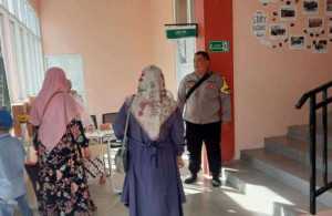 Bhabinkamtibmas Polsek Leuwiliang Sambangi Warga, Wujudkan Harkamtibmas di Wilayah Binaan.