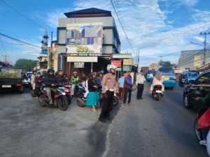 Wujudkan Tertib Berlalu Lintas, Polsek Ciampea Aktif Lakukan Pengaturan Pagi Hari.
