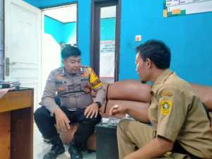 Wujud Sinergitas, Bhabinkamtibmas Polsek Ciampea Silaturahmi dengan Perangkat Desa Tapos II.