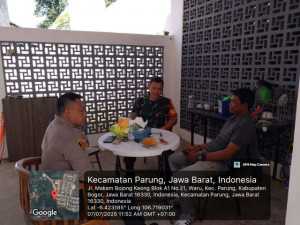 Dekatkan Diri dengan Warga, Bhabinkamtibmas Polsek Parung Jalin Silaturahmi dan Sampaikan Imbauan Kamtibmas.