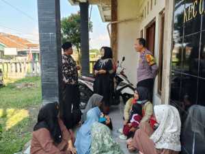 Bhabinkamtibmas Polsek Ciampea Laksanakan Kontrol Sambang Warga di Desa Cibuntu, Sampaikan Himbauan Kamtibmas.