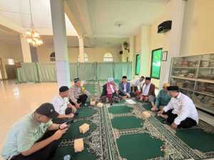 Bhabinkamtibmas Polsek Ciampea Hadiri Pengajian 1 Muharam dan Santunan Yatim, Sampaikan Pesan Kamtibmas.