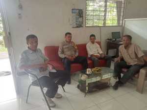 Bhabinkamtibmas Polsek Ciawi Sambangi SMK Wijaya Plus, Sampaikan Pesan Kamtibmas kepada Kepala Sekolah dan Guru.