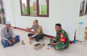 Sinergitas TNI-POLRI Wilayah Hukum Polsek Dramaga Desa Cikarawang, Sambang Tokoh Agama Dialog Ajak Jaga Kondusifitas Cegah Gangguan Kamtibmas.