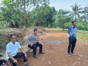 Bhabinkamtibmas Polsek Tanjungsari Sambang Warga dan Sampaikan Himbauan Kamtibmas dalam Kegiatan Cooling System.