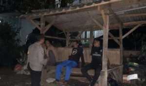 Bhabinkamtibmas Polsek Cisarua Aktif Kontrol Pos Kamling, Wujudkan Lingkungan Aman dan Kondusif.