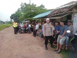 Pererat Kedekatan, Bhabinkamtibmas Polsek Parungpanjang Sambangi Warga Desa Cibunar dan Sampaikan Pesan Kamtibmas.