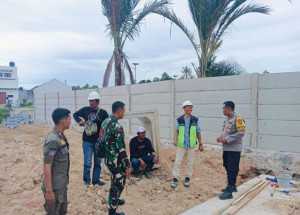 Bhabinkamtibmas dan Babinsa Desa Lumpang Sambangi Warga, Sampaikan Imbauan Kamtibmas.