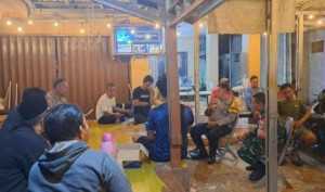 Cegah Gangguan Kamtibmas, Bhabinkamtibmas dan Babinsa Ciampea Lakukan Kontrol Ronda Malam.