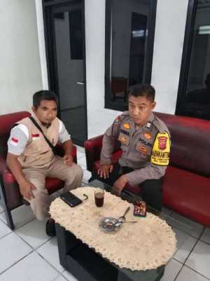 Ciptakan Kondusifitas, Bhabinkamtibmas Polsek Cisarua Aktif Patroli Dialogis di Desa Cibeureum.