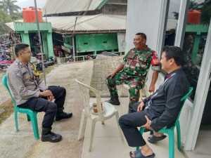 TNI-POLRI Hadir Bersama Sambangi Warga Desa Citeko, Wujudkan Lingkungan Aman dan Nyaman.